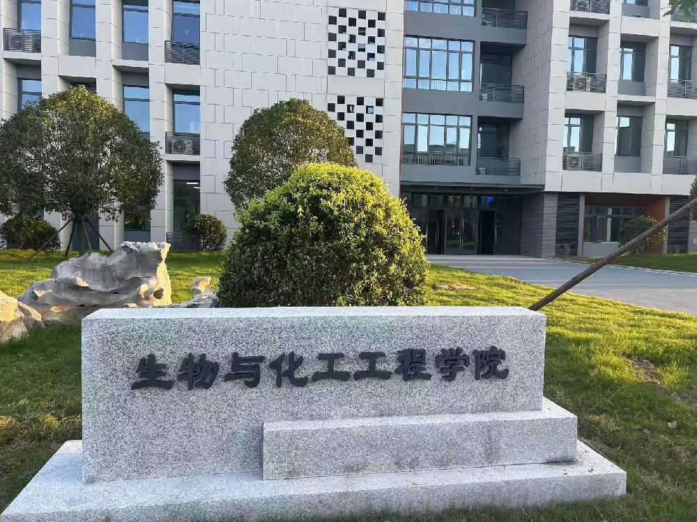 武隆区扬州职业大学体育场高杆灯项目
